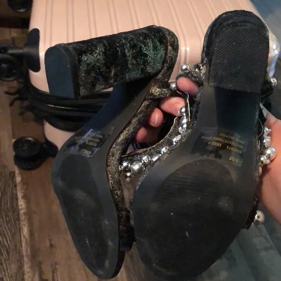 Cape Robbin black/greenish gold velvet sandals with silver beads size 6M - Picture 5 of 8